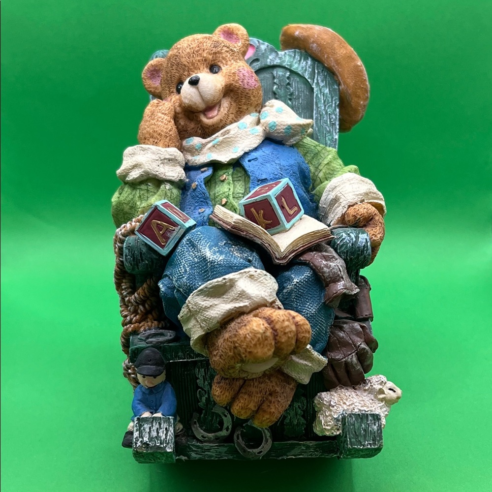 Classic Treasures Musical Shelf Sitter